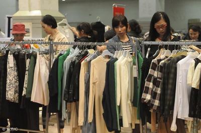 探索鄭州服裝與鞋帽批發(fā)市場(chǎng) 品類(lèi)最全的購(gòu)物指南